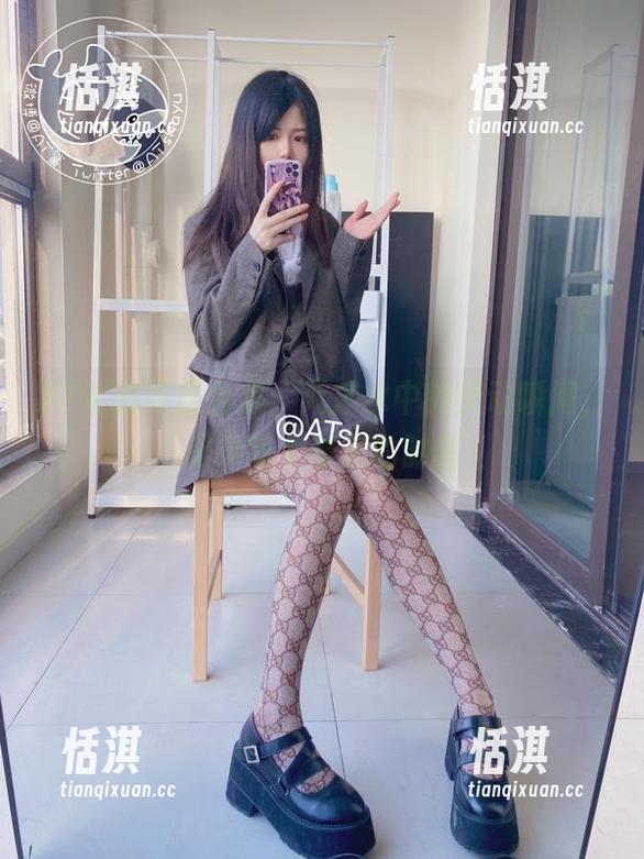 AT鲨的写真合集：死库水中的灵动瞬间，记录每个难忘的时刻