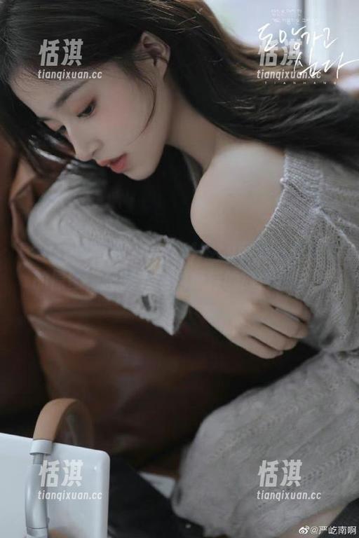 Feilin嗲囡囡-Misty萌晰 Feilin嗲囡囡 - 欣赏Misty萌晰私拍短裤的原图,尽情感受她独特的时尚魅力!
