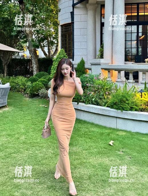Feilin嗲囡囡-SiByl李思宁 Feilin嗲囡囡 - SiByl李思宁红裙图集上线:时尚与艺术的结合,快来下载