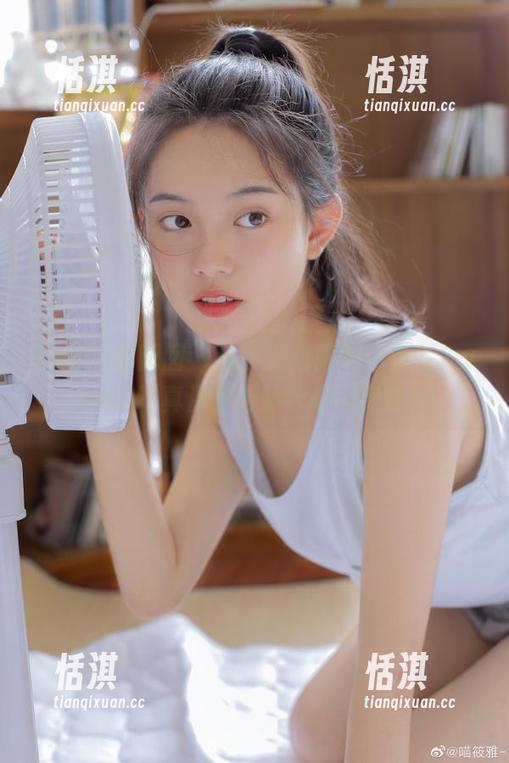 Feilin嗲囡囡-史雯Swan Feilin嗲囡囡 - 从少女到博主,史雯Swan的写真资源合集带你回到过往