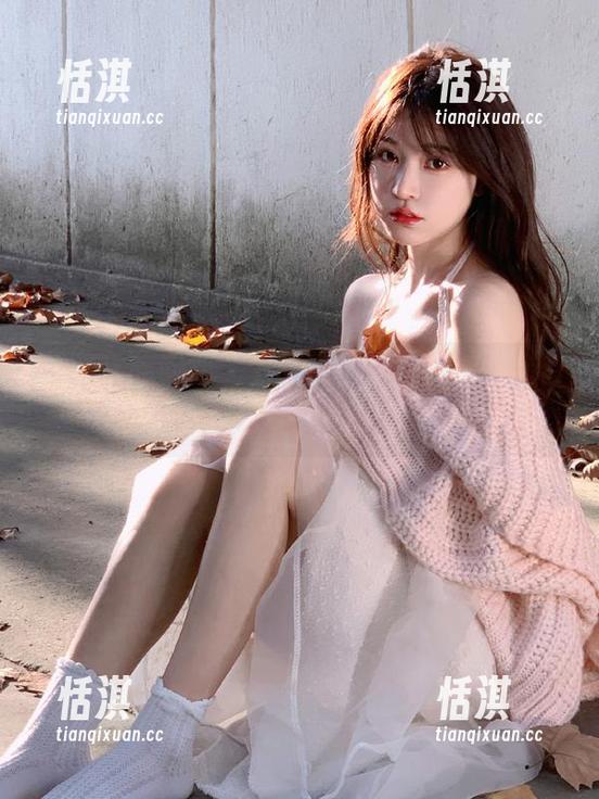 Feilin嗲囡囡-方子萱 Feilin嗲囡囡 - 方子萱办公室写真合集,记录那些不经意的自嘲与微笑