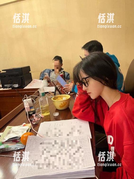 Feilin嗲囡囡-梦小楠小夜猫 Feilin嗲囡囡 - 瑜伽与之梦:梦小楠小夜猫的高清原图壁纸,助你舒展身心!