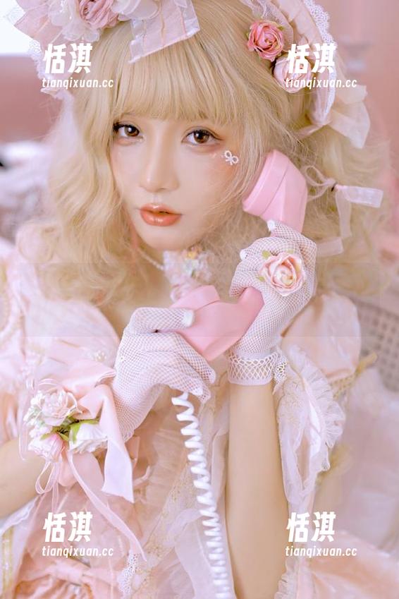 GIRLT果团网-Miss琪 GIRLT果团网 - 尽享Miss琪的比基尼魅力:全新原图与图包一站式下载!
