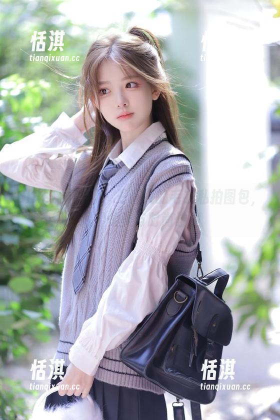 GIRLT果团网 - 王语纯的毛衣私拍图包，尽显柔美与时尚碰撞