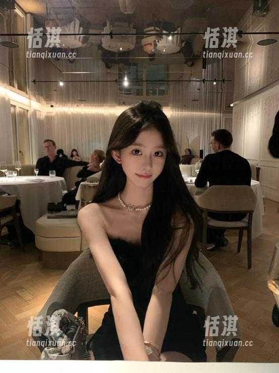 HuaYang花漾 - Angela小热巴校服写真最新作品集，重温校园的美好时光与回忆