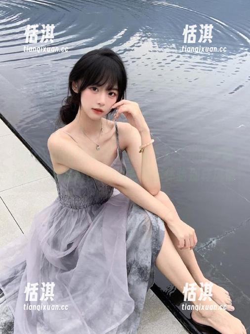 HuaYang花漾 - 牛仔裤与无圣光的交融之美，葛征Model图包带你体验别样风情