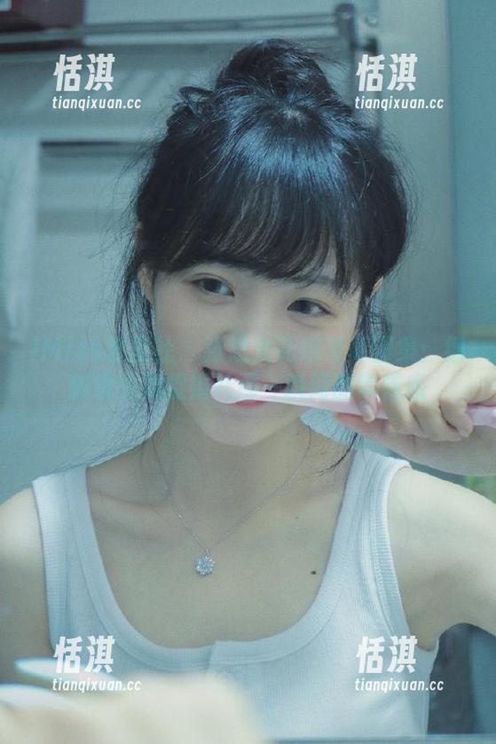 IMiss爱蜜社 - 张思允花嫁写真图集：细腻镜头捕捉婚礼那一瞬间的幸福感