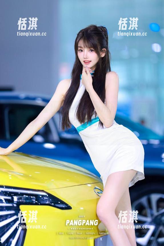 IMiss爱蜜社 - 杨紫嫣Cynthia的校园美图精选，展现了青春岁月的无畏与梦想的追逐
