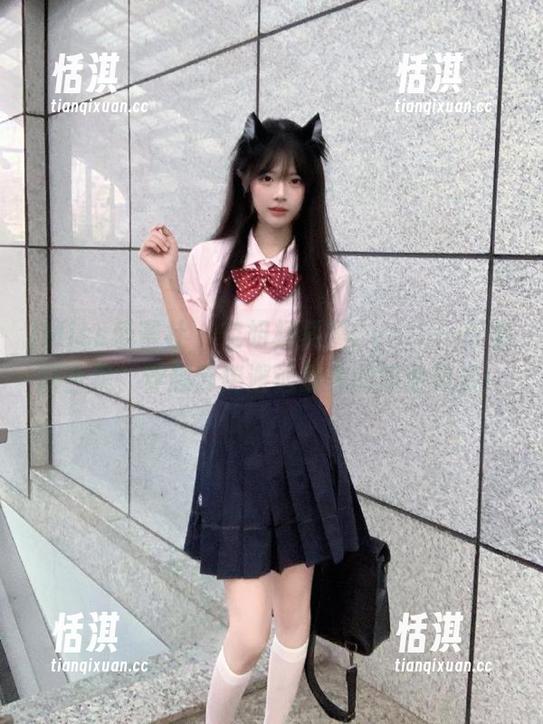 IMiss爱蜜社 - 空姐杨紫嫣Cynthia的套图合集，穿越云端邂逅最美的职业风景！