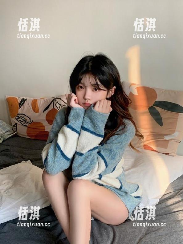 山茶摄影独家黑丝车模写真集资源，瞬间点燃你的视觉激情！