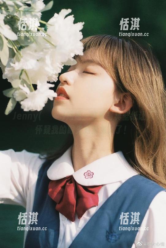 Jenny(정제니)短裙：这组写真壁纸让人怀疑我的眼光到底怎么了！