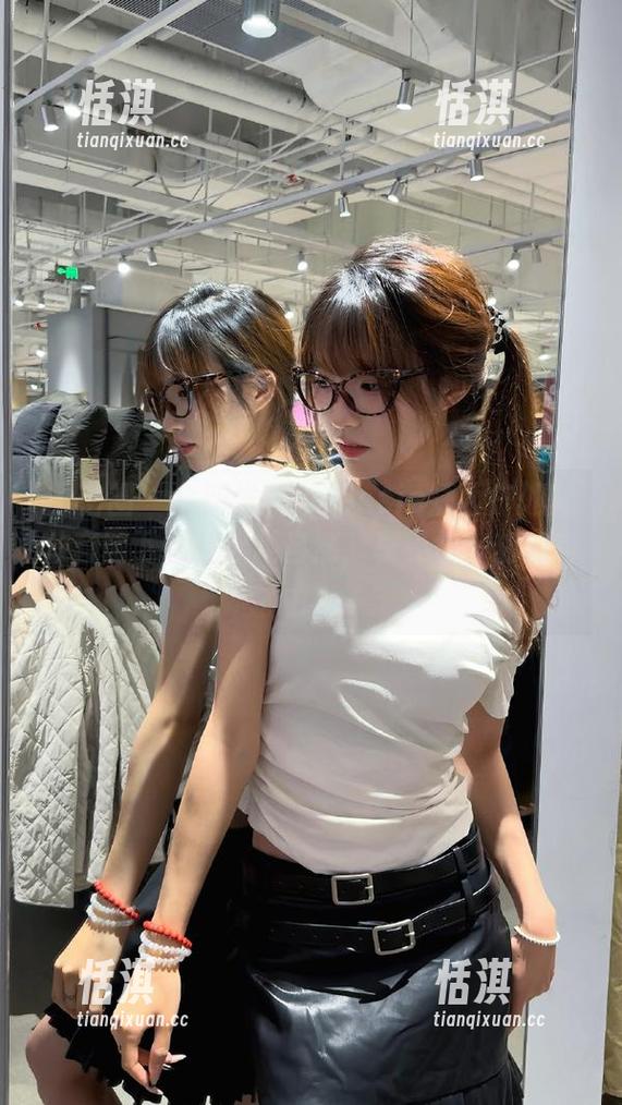 Jessie婕西 微密圈 - 全新发布:Jessie婕西户外奔放套图下载,穿越自然,享受每一刻的自由!