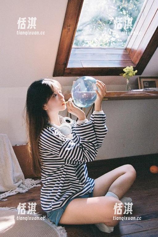 MFStar模范学院 - 视觉盛宴：揭开“Milk楚楚女孩”写真作品的原图与美丽图片！