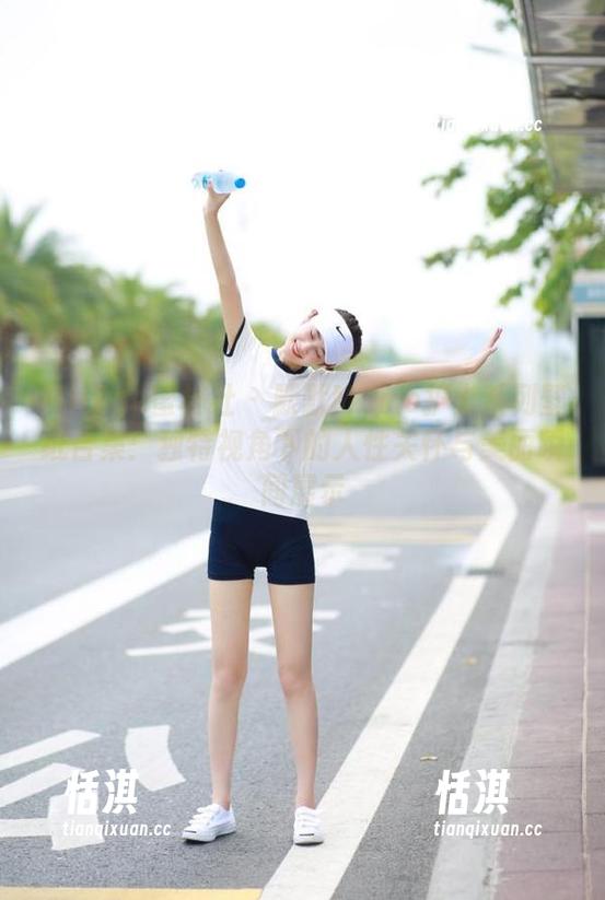 MiiTao蜜桃社 - 默默Momo护士系列壁纸合集：独特视角下的人性关怀与美丽瞬间展示