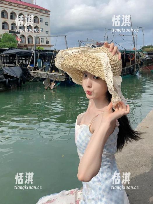 MintYe薄荷叶-佘贝拉bella MintYe薄荷叶 - 佘贝拉bella奶牛写真作品解析,获取高清原图资源,分享你的美好时刻!