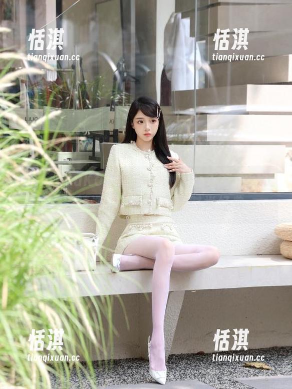 QingDouKe青豆客-Akiki朱若慕 QingDouKe青豆客 - Akiki朱若慕皮衣写真精选,穿越时空的时尚经典