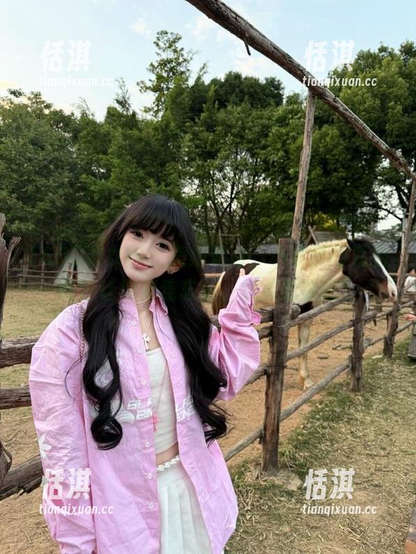 TGOD推女神-小紫藤 TGOD推女神 - 美脚如诗,小紫藤的私拍图包让你流连忘返,快来看看吧!