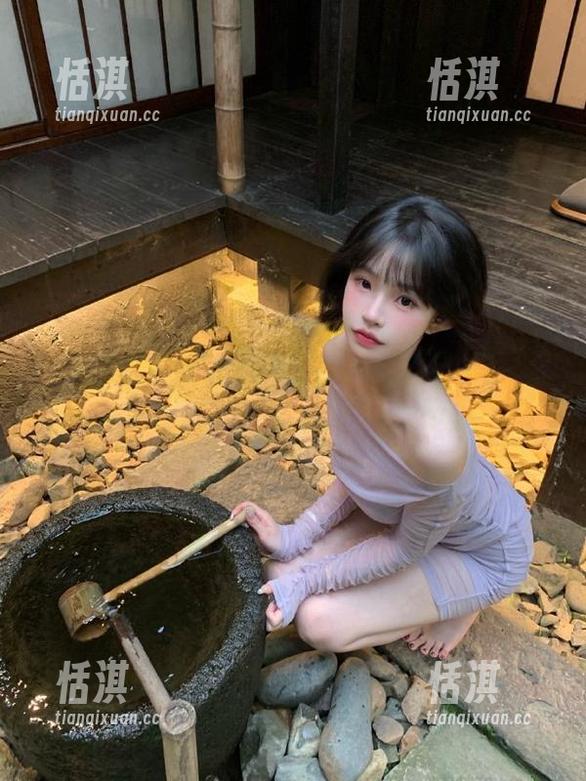 TouTiao头条女神-张梓柔 TouTiao头条女神 - 免费下载张梓柔泳衣美图,捕捉她的优雅与魅力瞬间!