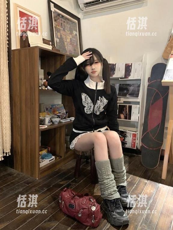 TouTiao头条女神-郭婉婷 TouTiao头条女神 - 郭婉婷的“灰丝”写真,网盘限时分享让你领略不一样的美。