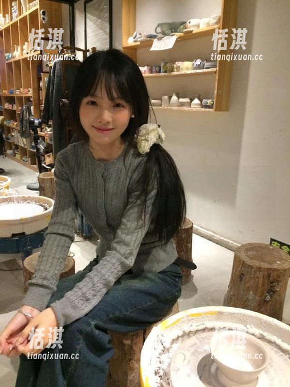 TouTiao头条女神 - 牛仔裤完美搭配，陈宇曦图库分享时尚新灵感