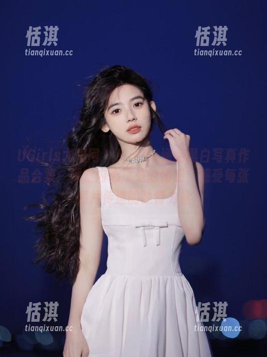 UGirls尤果网 - Mikka涵涵黑白写真作品合集：探索内心深处的情感，感受每张照片传递的独特力量