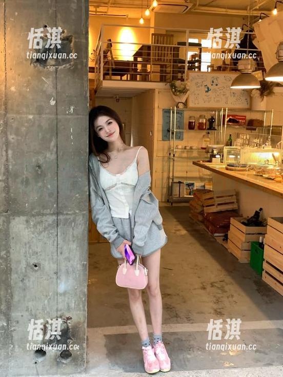 UGirls尤果网-杜花花 UGirls尤果网 - 在线获取杜花花的甜心系列写真原图,细腻光影下展现她的独特韵味!