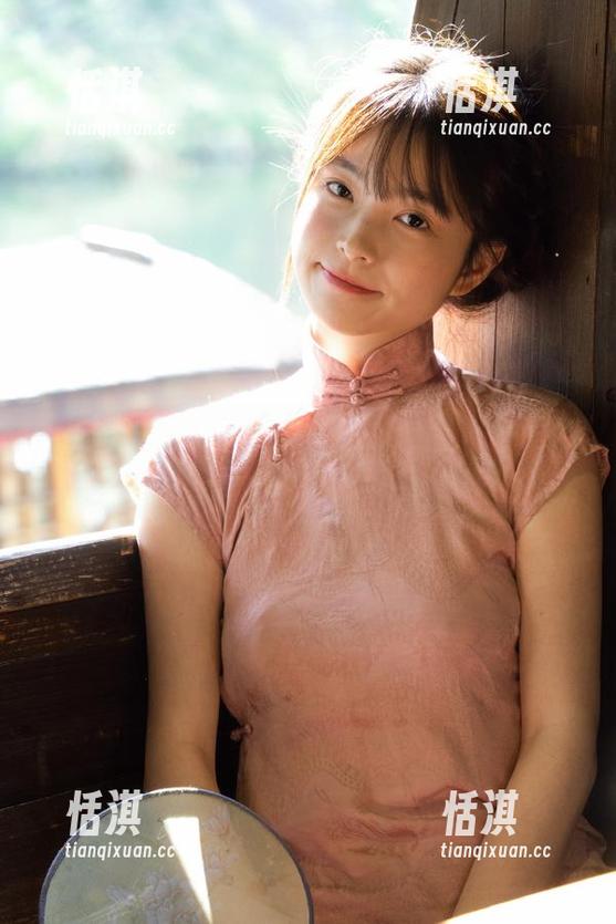 UGirls尤果网 - 白一晗的白裙图册奉上，立即申请获取免费的精美写真！
