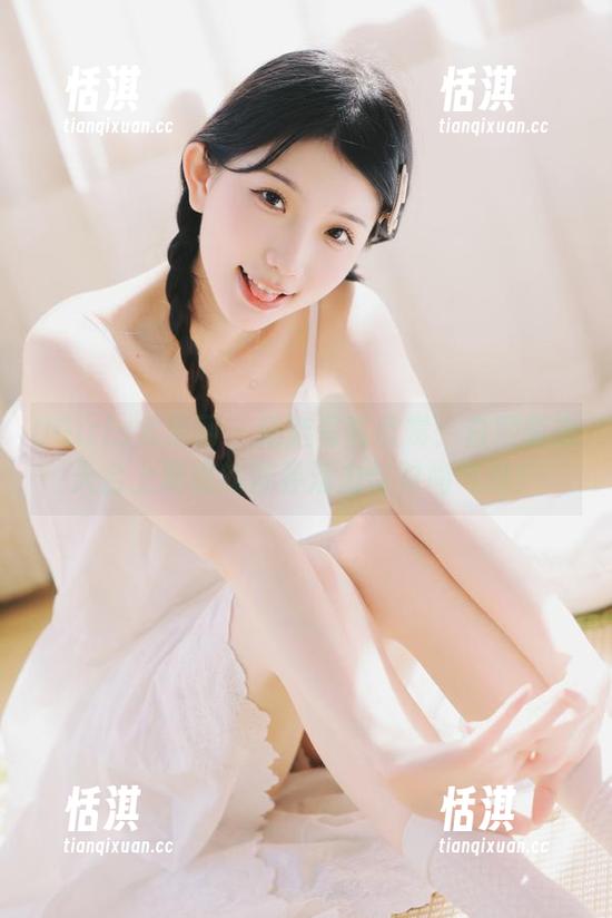 UGirls尤果网-白熙萌 UGirls尤果网 - 精选写真欣赏:白熙萌在天台上展现的青春活力与时尚气息!