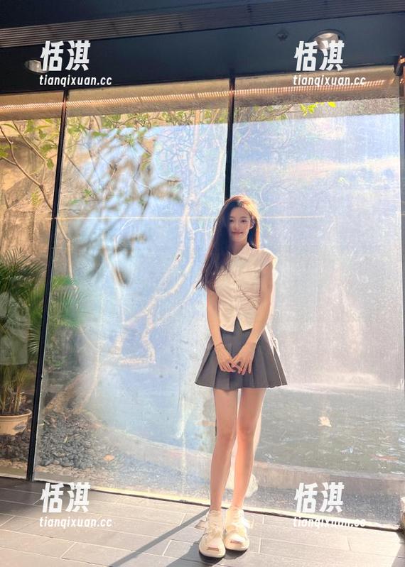 UGirls尤果网-纯小希 UGirls尤果网 - 在纯小希的肉丝照片中寻找灵感,她的图包定会让你惊艳!