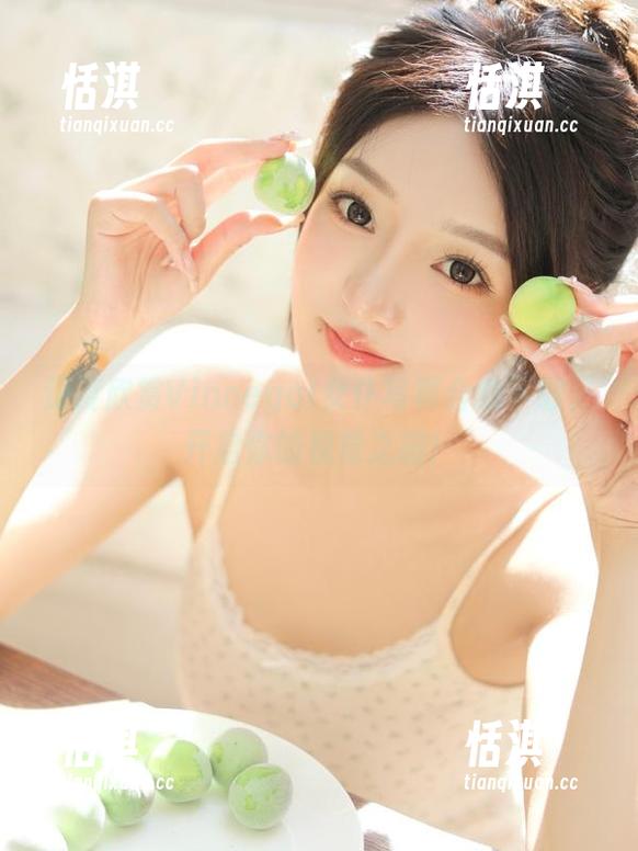 深度欣赏Vinnegal女仆写真合集下载，开启你的视觉之旅！