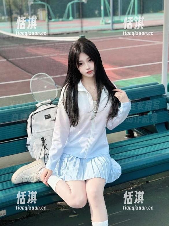 XINGYAN星颜社 - 易阳Silvia连衣裙写真精选：漫步在梦幻与现实之间的作品集