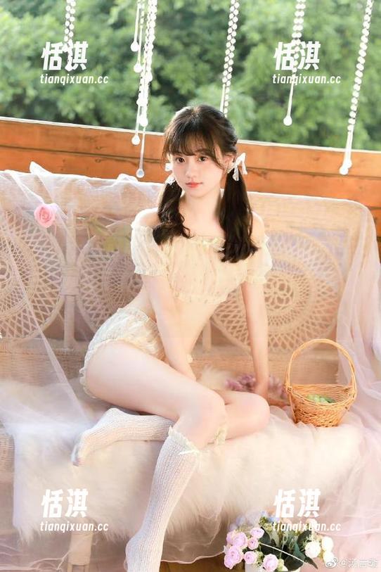 XINGYAN星颜社-果儿Victoria XINGYAN星颜社 - 果儿Victoria的无圣光灰丝写真合集,带你领略她的极致优雅与迷人气息