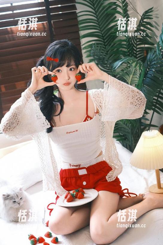 Xiuren秀人网 - 炙热夏季的完美搭配：夏甜甜吊带写真图包完全合集