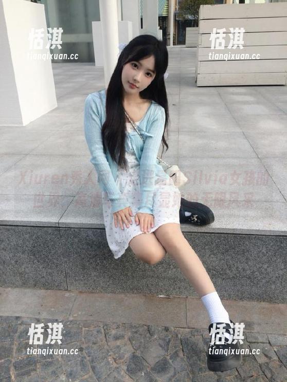 Xiuren秀人网 - 走进易阳Silvia女孩的世界：高清写真集尽显她的无限风采