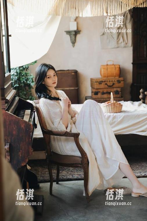 Xiuren秀人网-易阳Silvia Xiuren秀人网 - 夏日的故事:易阳Silvia写真作品分享,带你走进她的世界