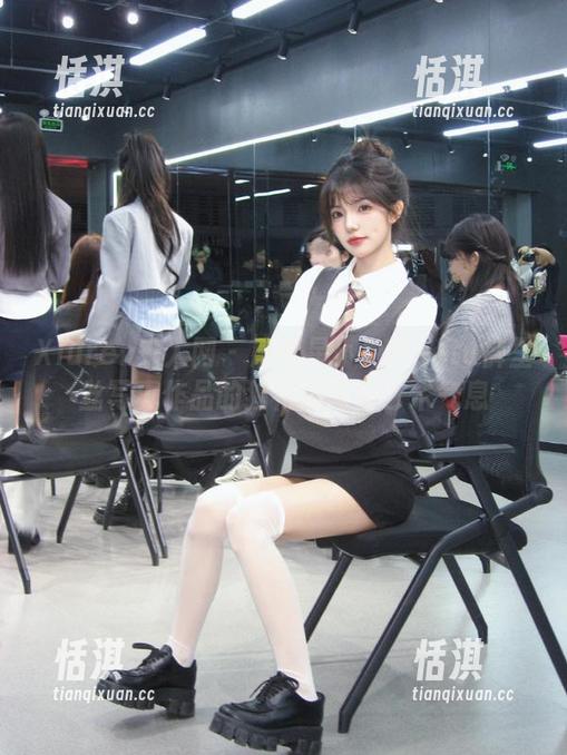 Xiuren秀人网 - 感受星小兔Meetu裤里丝写真作品的独特韵味与艺术气息