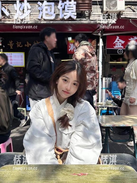 Xiuren秀人网-李宓儿 Xiuren秀人网 - 美图推荐:李宓儿红裙风情,最新写真让你领略不一样的魅力