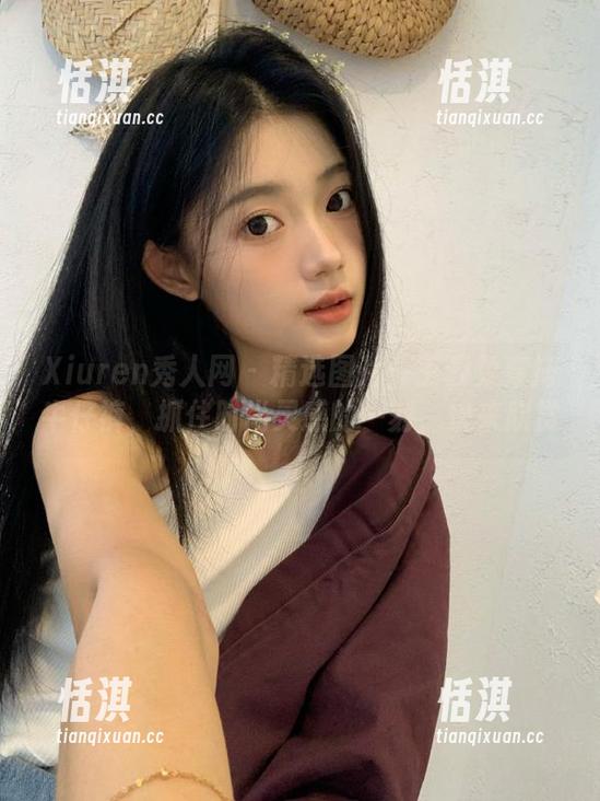 Xiuren秀人网 - 精选图片：王曼柔穿搭牛仔裤，抓住时尚灵感的一刻，快来欣赏