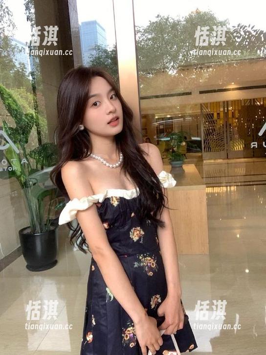 Xiuren秀人网 - 少女情怀：瑶啊摇的瑶全新写真合集及图册发布