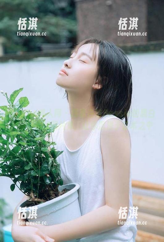 Xiuren秀人网 - 探索白洁Bessie的黑白世界：定制照片集，让你沉浸于艺术之中