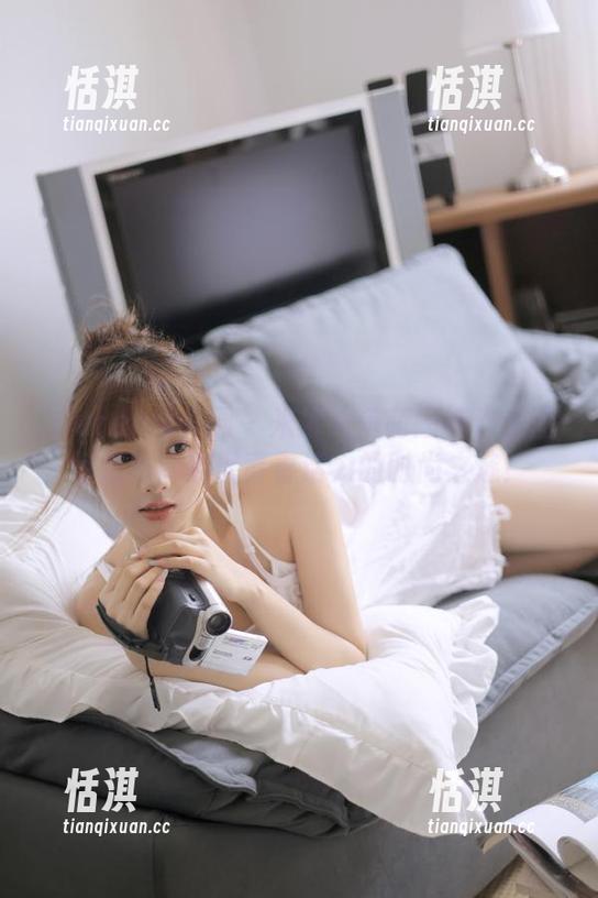 Xiuren秀人网 - 米妮大萌萌短裤作品图包发布：展现青春活力的时尚之选！