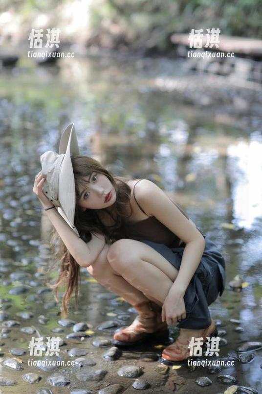 Xiuren秀人网 - 探索美七Mia的水手服之美：无圣光的写真带来视觉的惊喜图片