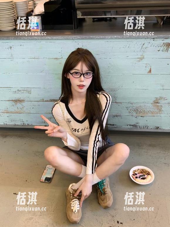 Xiuren秀人网 - 美七Mia演绎连体衣的无限可能，精选写真美图一览