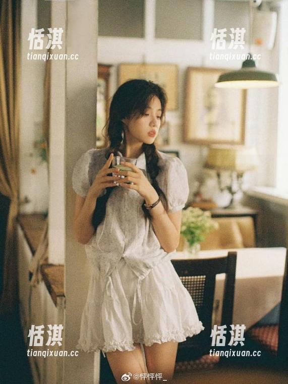 Xiuren秀人网 - 想要一探萌奈子办公室写真？这里提供免费资源，一起来围观吧！