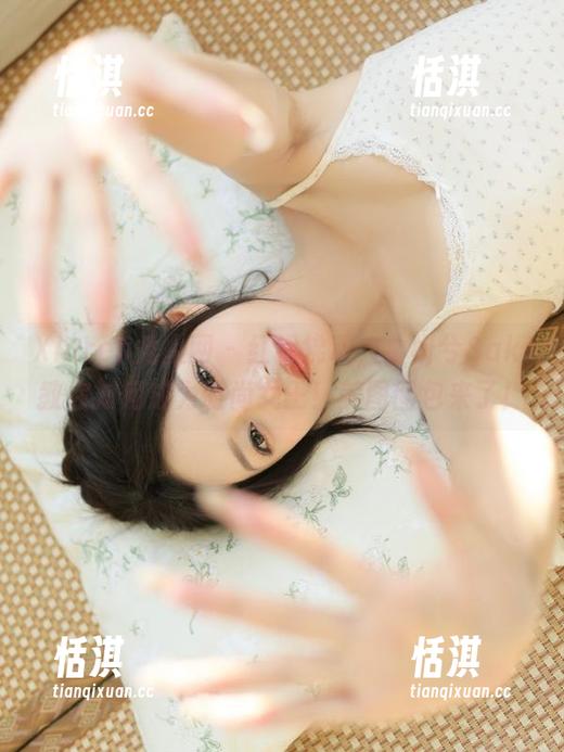 Xiuren秀人网 - 红裙拂动，金妍兮Saki教你如何成为时尚女王！美图图包来了！