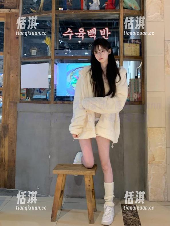 Xiuren秀人网 - 大胆尝试：陈梵妮Fanny黑丝精品套图，立即下载探索魅力