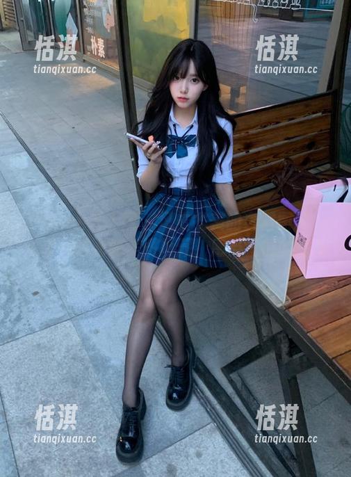 Xiuren秀人网 - 风景尤美的白裙图册：将每一瞬间的美丽珍藏，感受生活的浪漫