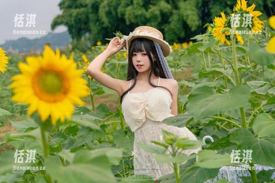 Yiko湿润兔 每一张“Yiko湿润兔”连体衣写真照片,都是时尚与艺术的完美结合