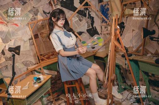 Yiko湿润兔的高清套图集：感受艾莲·乔的慵懒逐浪之美
