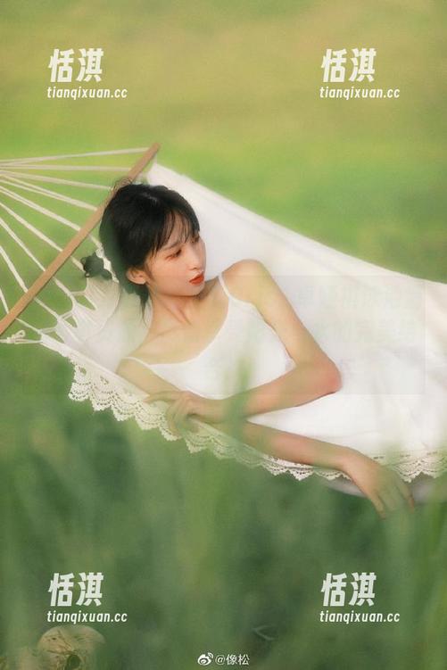 YouMi尤蜜荟-Cris_卓娅祺 YouMi尤蜜荟 - 最新Cris_卓娅祺泳池清新写真资源,尽情享受阳光与水的完美结合!